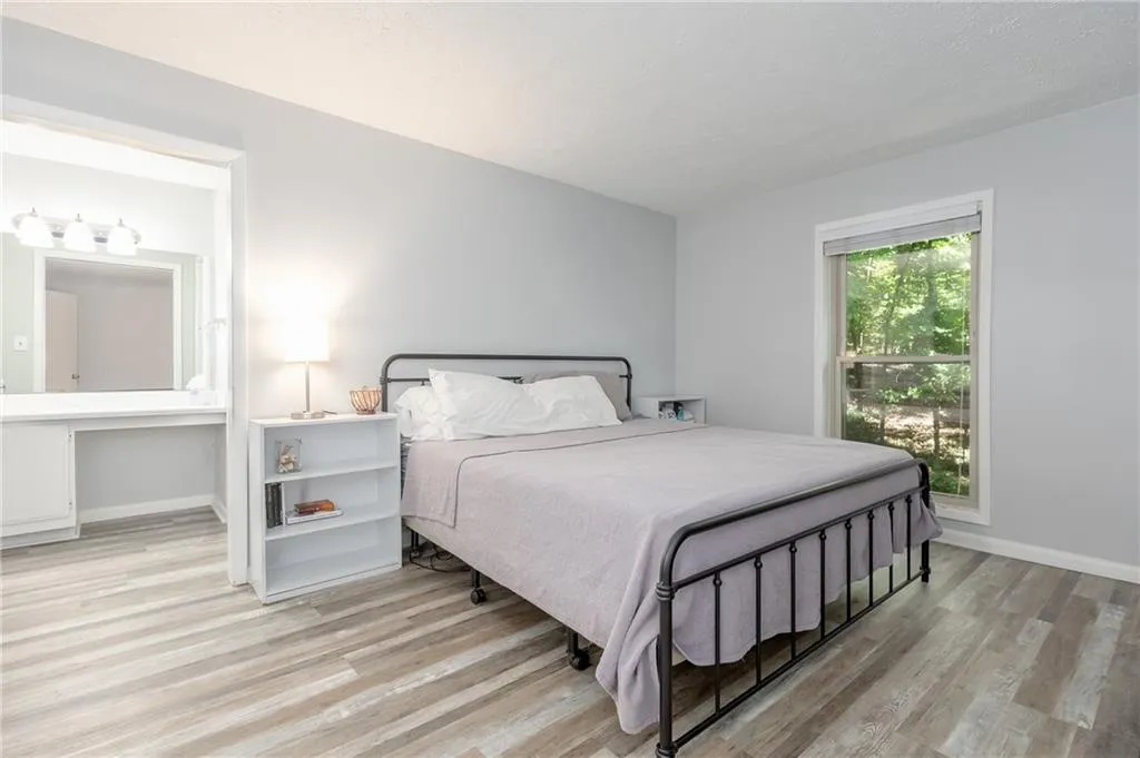 8740 Roswell Road Unit 6c, Atlanta, Georgia 30350, 2 Bedrooms Bedrooms, ,2 BathroomsBathrooms,Residential,Sold,8740 Roswell Road Unit 6c,7414255