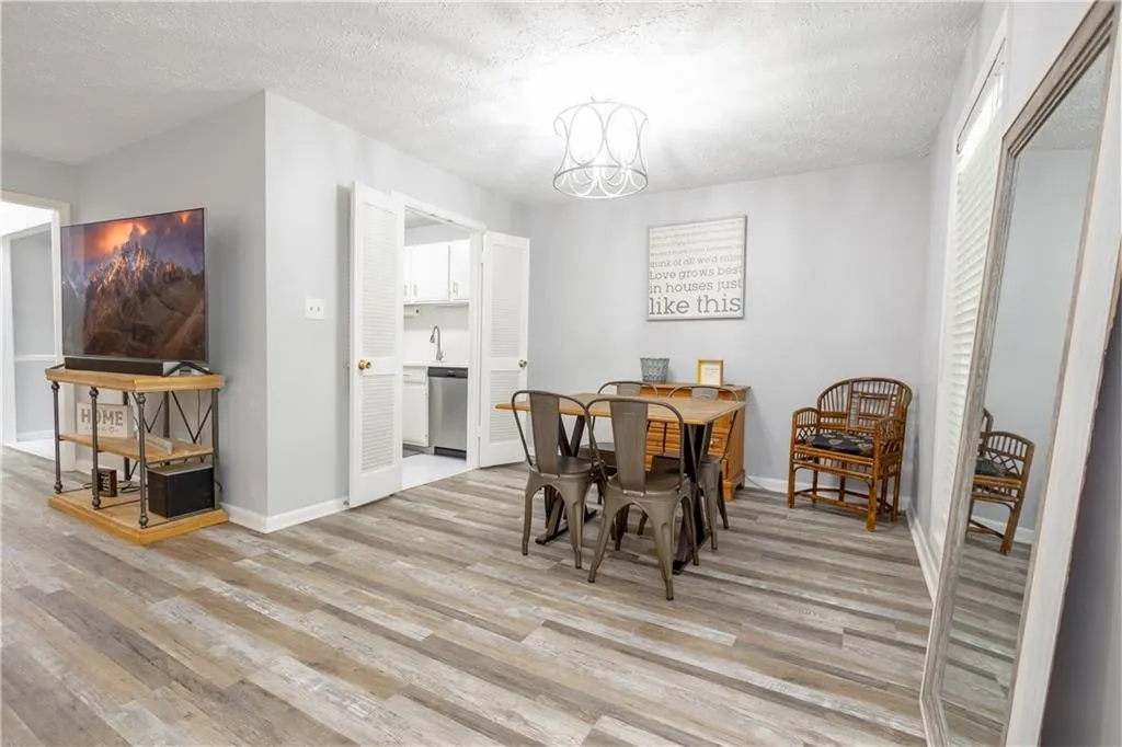 8740 Roswell Road Unit 6c, Atlanta, Georgia 30350, 2 Bedrooms Bedrooms, ,2 BathroomsBathrooms,Residential,Sold,8740 Roswell Road Unit 6c,7414255