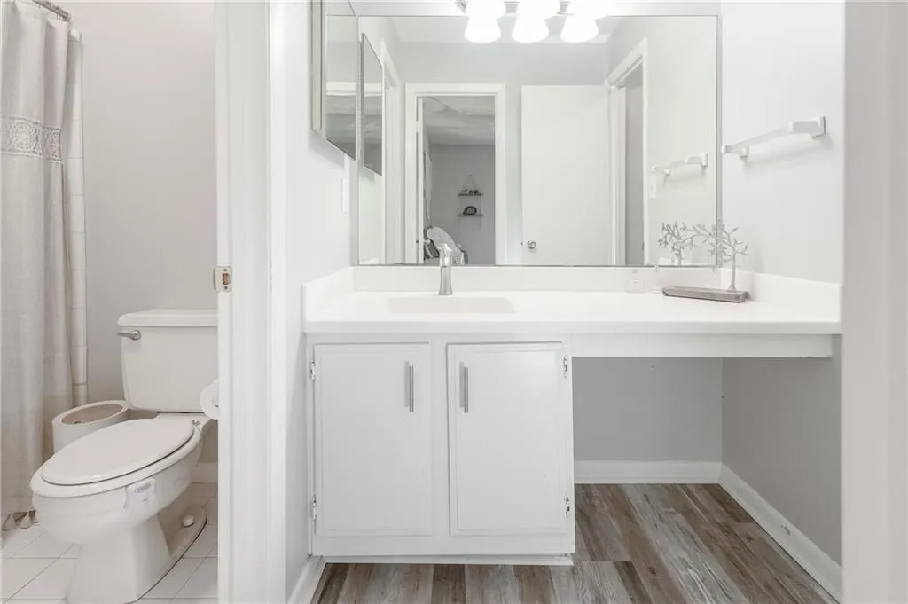 8740 Roswell Road Unit 6c, Atlanta, Georgia 30350, 2 Bedrooms Bedrooms, ,2 BathroomsBathrooms,Residential,Sold,8740 Roswell Road Unit 6c,7414255