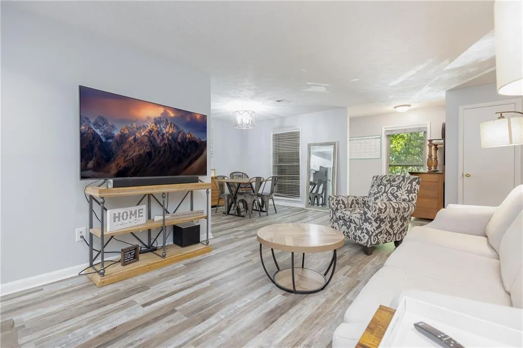 8740 Roswell Road Unit 6c, Atlanta, Georgia 30350, 2 Bedrooms Bedrooms, ,2 BathroomsBathrooms,Residential,Sold,8740 Roswell Road Unit 6c,7414255