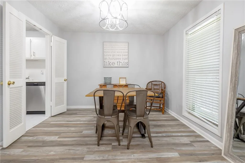 8740 Roswell Road Unit 6c, Atlanta, Georgia 30350, 2 Bedrooms Bedrooms, ,2 BathroomsBathrooms,Residential,Sold,8740 Roswell Road Unit 6c,7414255