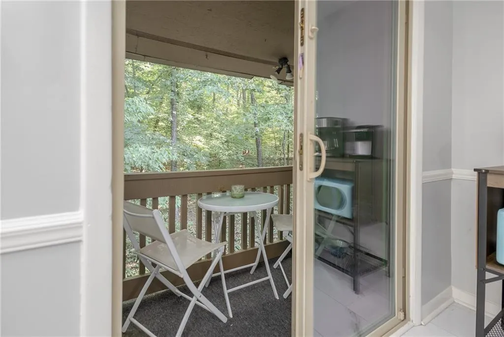 8740 Roswell Road Unit 6c, Atlanta, Georgia 30350, 2 Bedrooms Bedrooms, ,2 BathroomsBathrooms,Residential,Sold,8740 Roswell Road Unit 6c,7414255