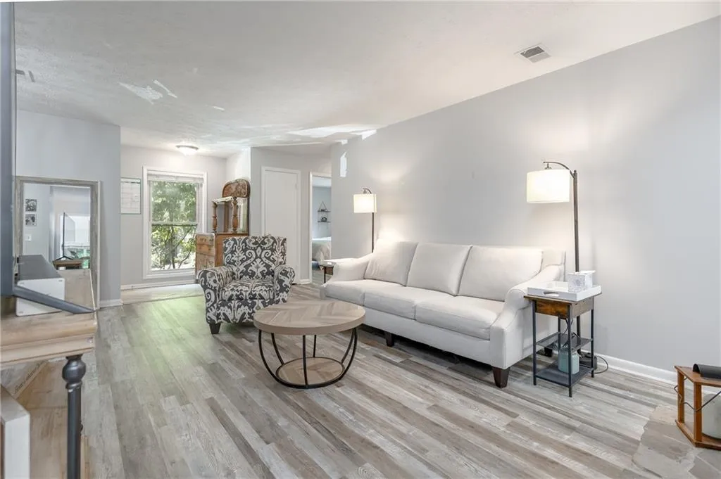 8740 Roswell Road Unit 6c, Atlanta, Georgia 30350, 2 Bedrooms Bedrooms, ,2 BathroomsBathrooms,Residential,Sold,8740 Roswell Road Unit 6c,7414255