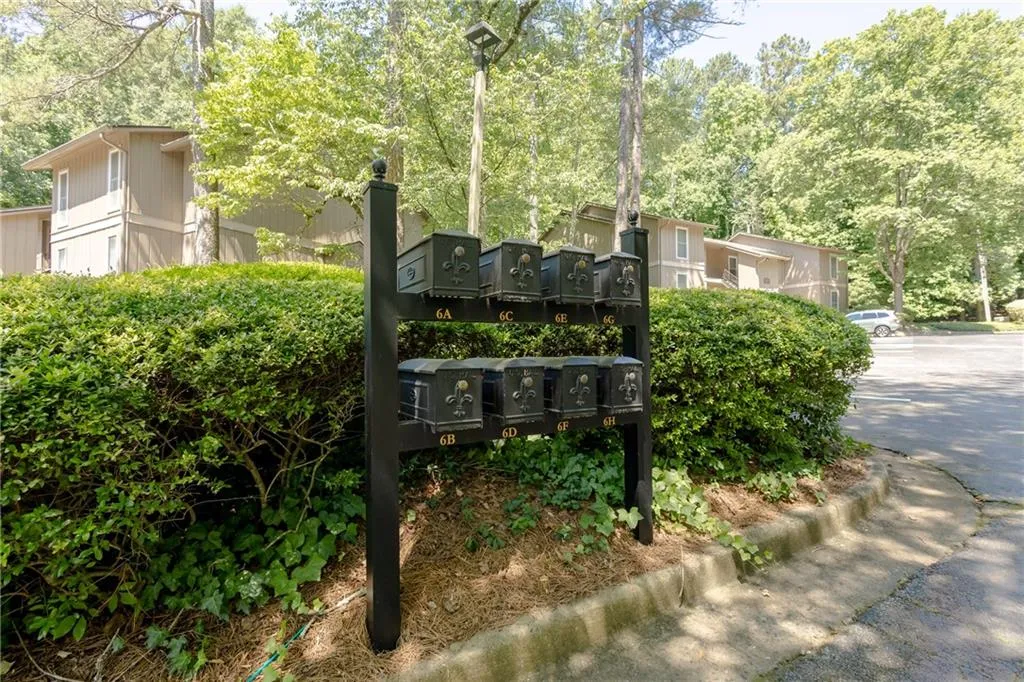 8740 Roswell Road Unit 6c, Atlanta, Georgia 30350, 2 Bedrooms Bedrooms, ,2 BathroomsBathrooms,Residential,Sold,8740 Roswell Road Unit 6c,7414255
