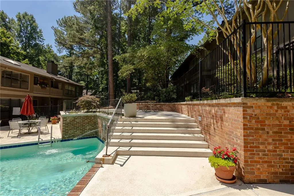 8740 Roswell Road Unit 6c, Atlanta, Georgia 30350, 2 Bedrooms Bedrooms, ,2 BathroomsBathrooms,Residential,Sold,8740 Roswell Road Unit 6c,7414255