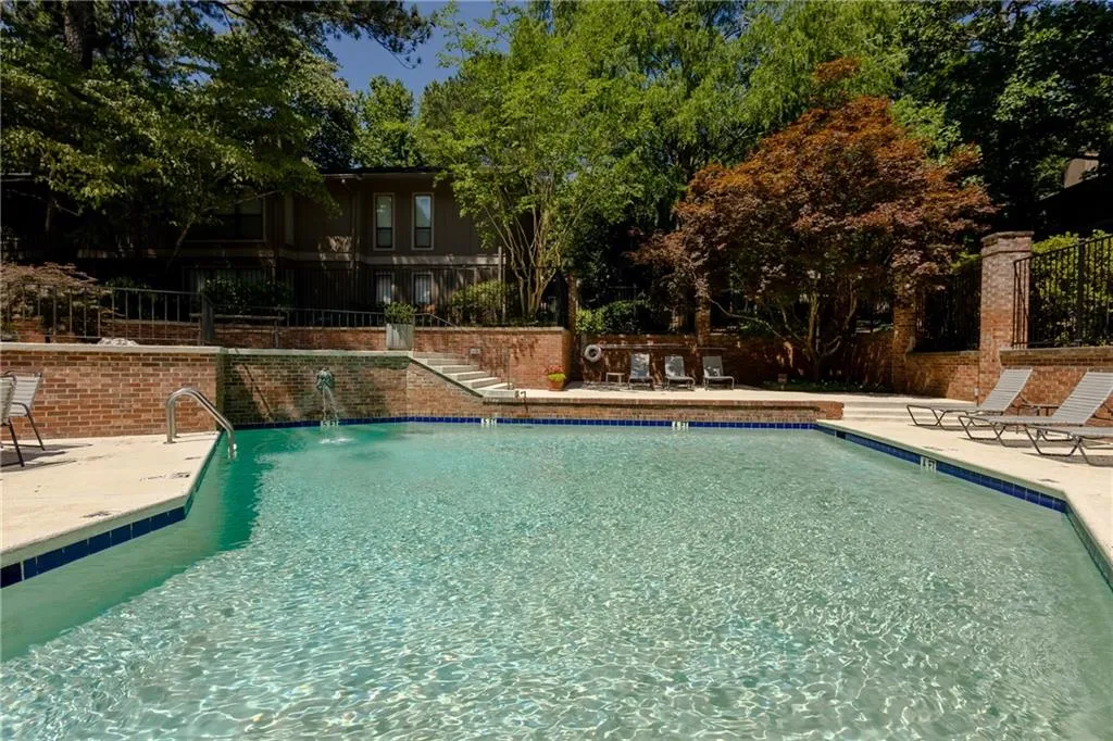 8740 Roswell Road Unit 6c, Atlanta, Georgia 30350, 2 Bedrooms Bedrooms, ,2 BathroomsBathrooms,Residential,Sold,8740 Roswell Road Unit 6c,7414255