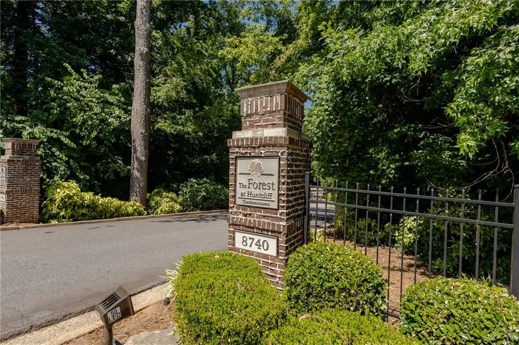 8740 Roswell Road Unit 6c, Atlanta, Georgia 30350, 2 Bedrooms Bedrooms, ,2 BathroomsBathrooms,Residential,Sold,8740 Roswell Road Unit 6c,7414255