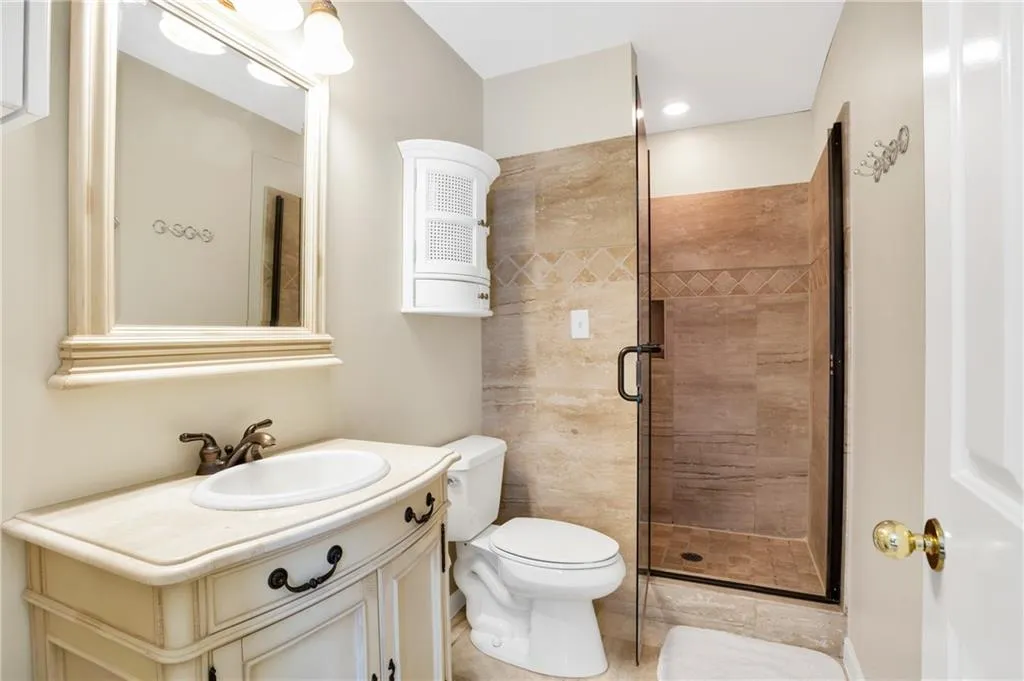 145 Grosvenor Place, Sandy Springs, Georgia 30328, 5 Bedrooms Bedrooms, ,3 BathroomsBathrooms,Residential,Sold,145 Grosvenor Place,6547698