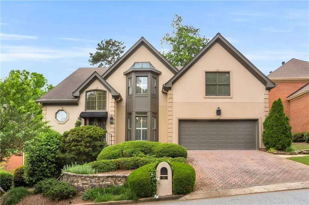 145 Grosvenor Place, Sandy Springs, Georgia 30328, 5 Bedrooms Bedrooms, ,3 BathroomsBathrooms,Residential,Sold,145 Grosvenor Place,6547698