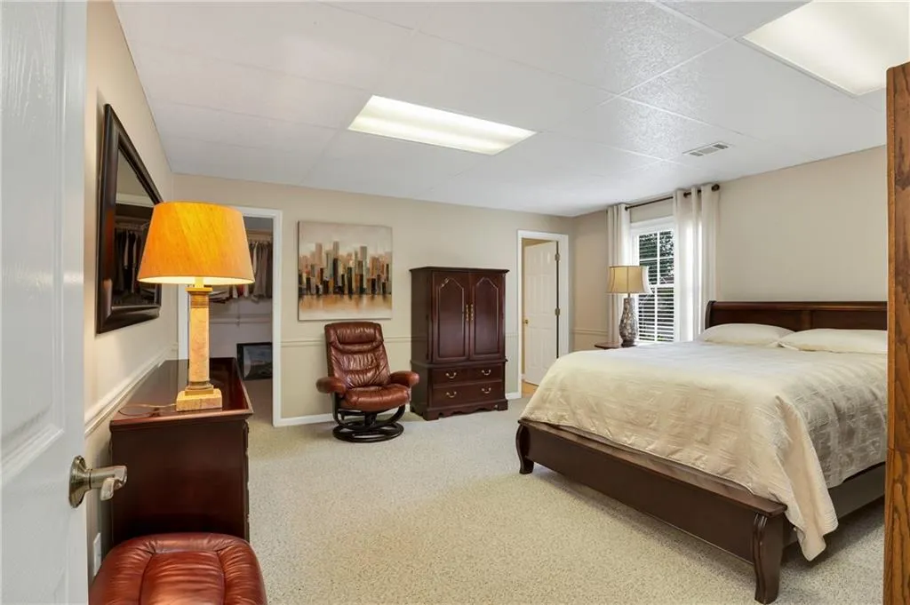 145 Grosvenor Place, Sandy Springs, Georgia 30328, 5 Bedrooms Bedrooms, ,3 BathroomsBathrooms,Residential,Sold,145 Grosvenor Place,6547698