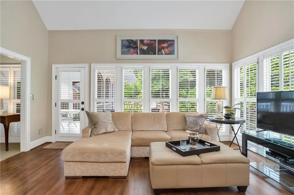 145 Grosvenor Place, Sandy Springs, Georgia 30328, 5 Bedrooms Bedrooms, ,3 BathroomsBathrooms,Residential,Sold,145 Grosvenor Place,6547698