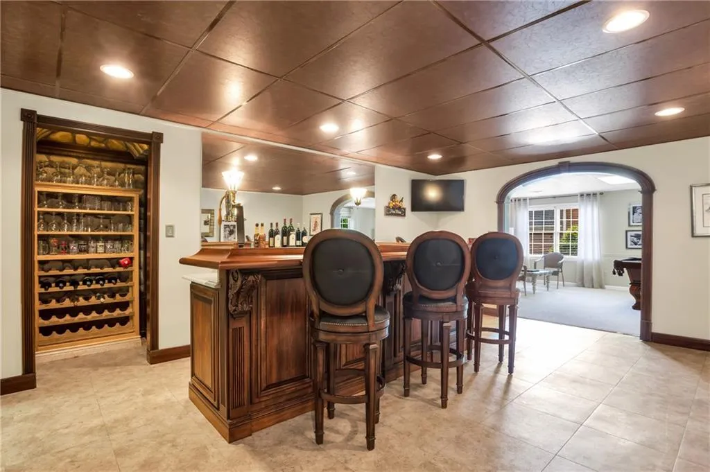 145 Grosvenor Place, Sandy Springs, Georgia 30328, 5 Bedrooms Bedrooms, ,3 BathroomsBathrooms,Residential,Sold,145 Grosvenor Place,6547698