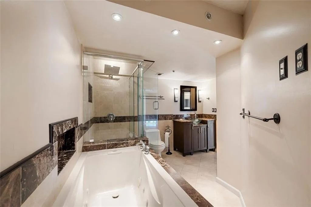 2870 Pharr Court South Nw Unit 2505, Atlanta, Georgia 30305, 2 Bedrooms Bedrooms, ,2 BathroomsBathrooms,Residential,For Sale,2870 Pharr Court South Nw Unit 2505,7648636