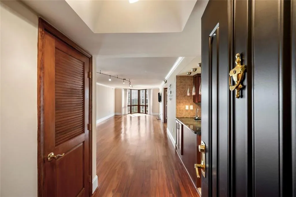 2870 Pharr Court South Nw Unit 2505, Atlanta, Georgia 30305, 2 Bedrooms Bedrooms, ,2 BathroomsBathrooms,Residential,For Sale,2870 Pharr Court South Nw Unit 2505,7648636