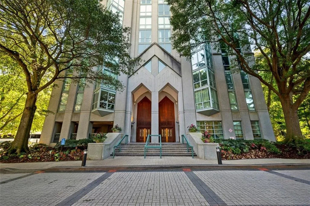 2870 Pharr Court South Nw Unit 2505, Atlanta, Georgia 30305, 2 Bedrooms Bedrooms, ,2 BathroomsBathrooms,Residential,For Sale,2870 Pharr Court South Nw Unit 2505,7648636