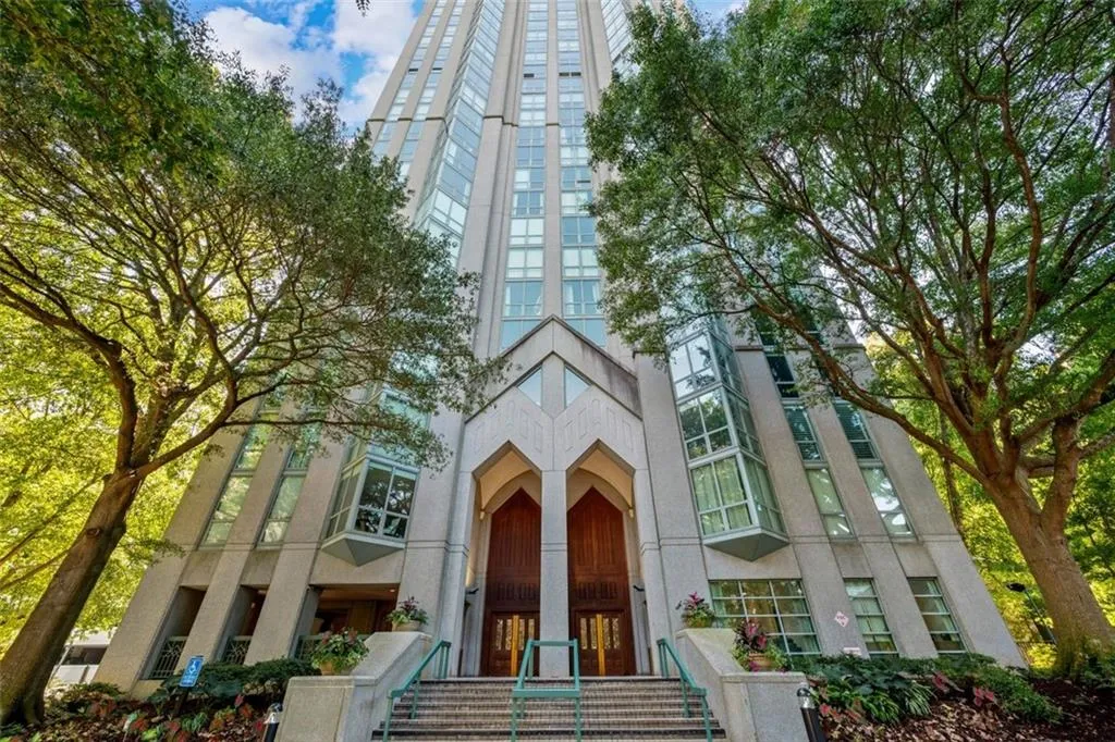 2870 Pharr Court South Nw Unit 2505, Atlanta, Georgia 30305, 2 Bedrooms Bedrooms, ,2 BathroomsBathrooms,Residential,For Sale,2870 Pharr Court South Nw Unit 2505,7648636