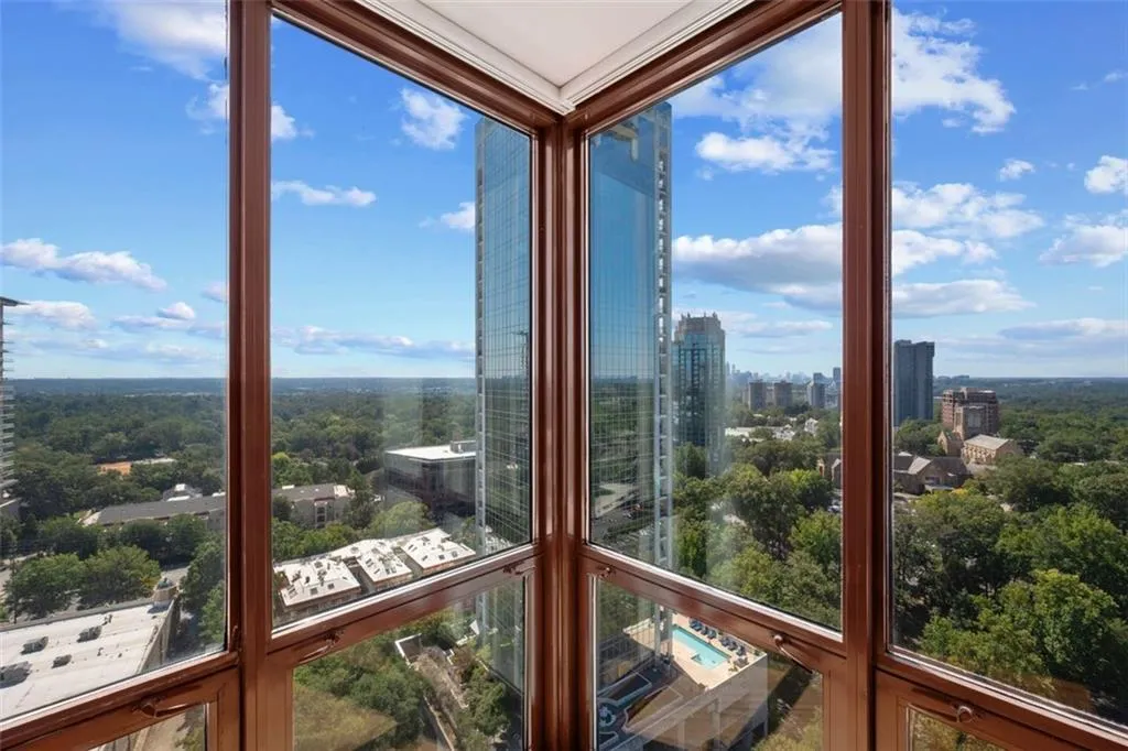 2870 Pharr Court South Nw Unit 2505, Atlanta, Georgia 30305, 2 Bedrooms Bedrooms, ,2 BathroomsBathrooms,Residential,For Sale,2870 Pharr Court South Nw Unit 2505,7648636