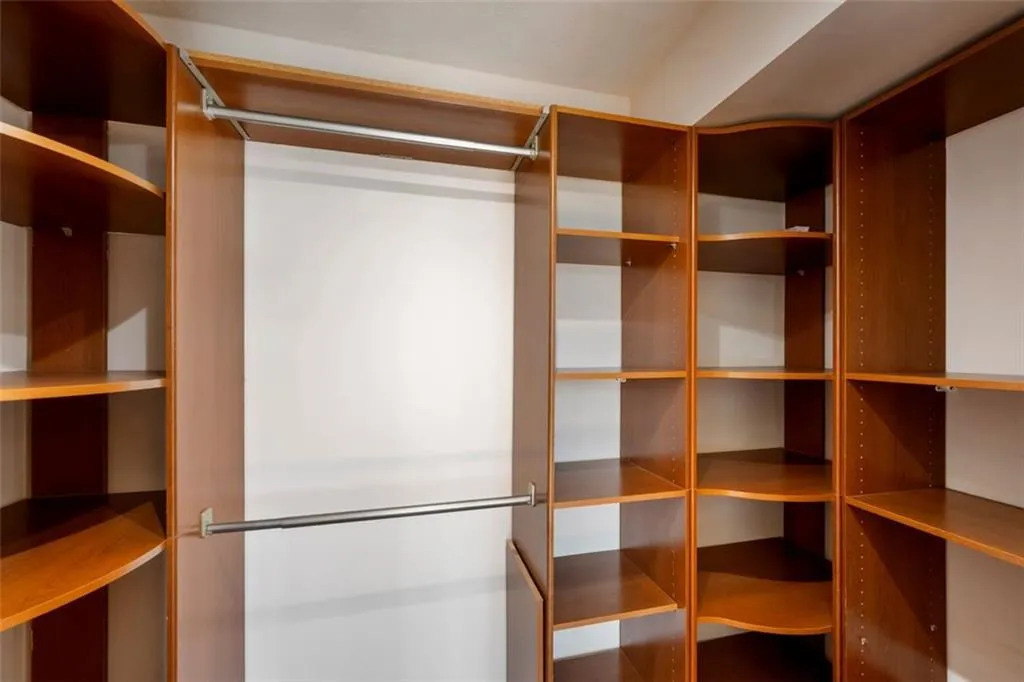 2870 Pharr Court South Nw Unit 2505, Atlanta, Georgia 30305, 2 Bedrooms Bedrooms, ,2 BathroomsBathrooms,Residential,For Sale,2870 Pharr Court South Nw Unit 2505,7648636