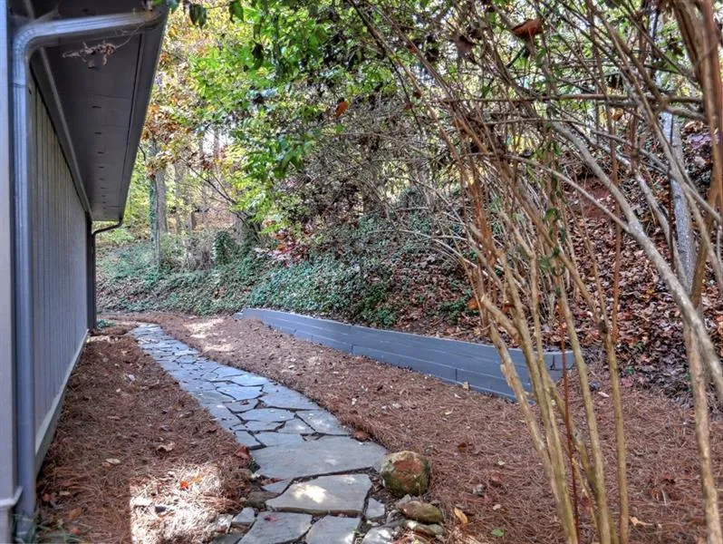 210 N Mill Court, Sandy Springs, Georgia 30328, 3 Bedrooms Bedrooms, ,2 BathroomsBathrooms,Residential,Sold,210 N Mill Court,6648237