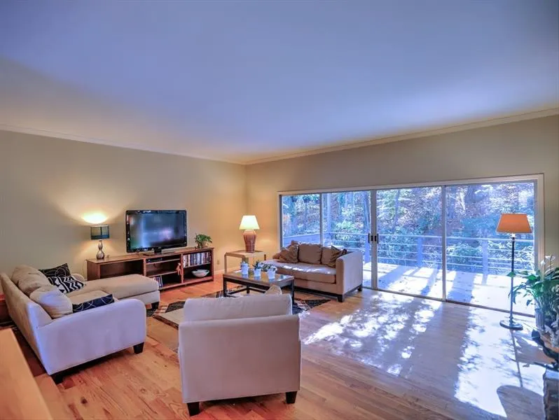 210 N Mill Court, Sandy Springs, Georgia 30328, 3 Bedrooms Bedrooms, ,2 BathroomsBathrooms,Residential,Sold,210 N Mill Court,6648237