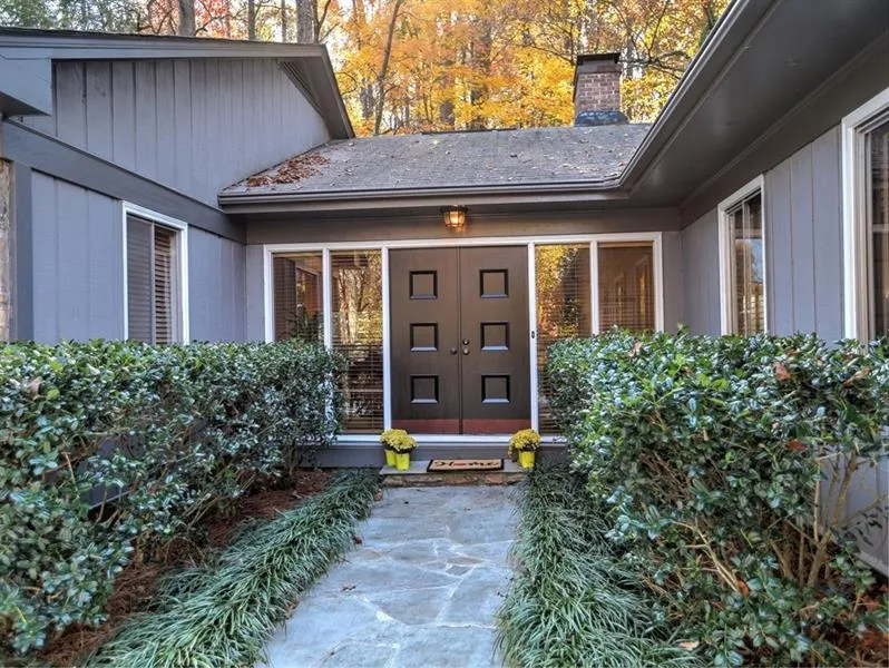 210 N Mill Court, Sandy Springs, Georgia 30328, 3 Bedrooms Bedrooms, ,2 BathroomsBathrooms,Residential,Sold,210 N Mill Court,6648237