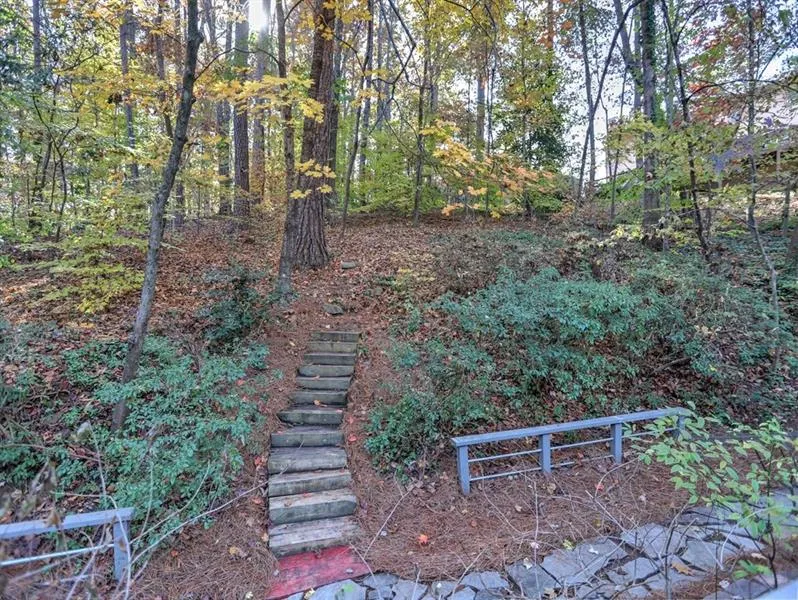 210 N Mill Court, Sandy Springs, Georgia 30328, 3 Bedrooms Bedrooms, ,2 BathroomsBathrooms,Residential,Sold,210 N Mill Court,6648237