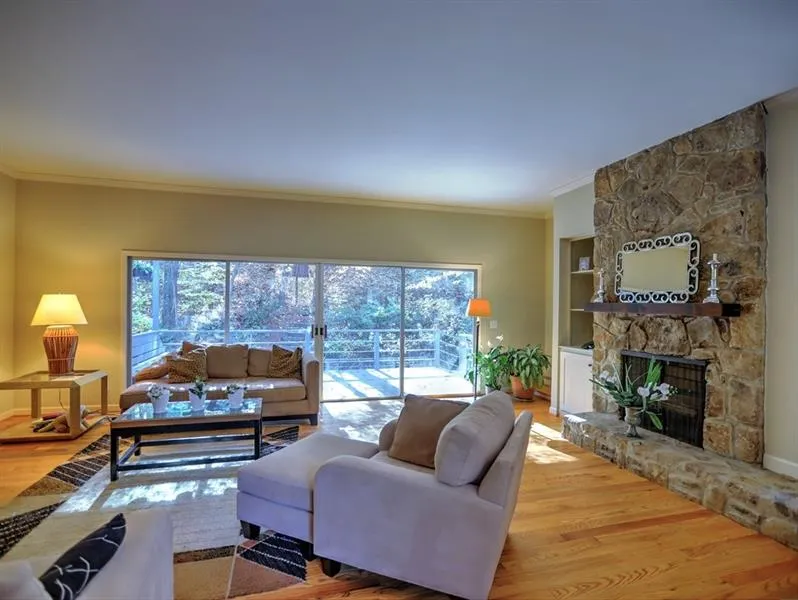 210 N Mill Court, Sandy Springs, Georgia 30328, 3 Bedrooms Bedrooms, ,2 BathroomsBathrooms,Residential,Sold,210 N Mill Court,6648237