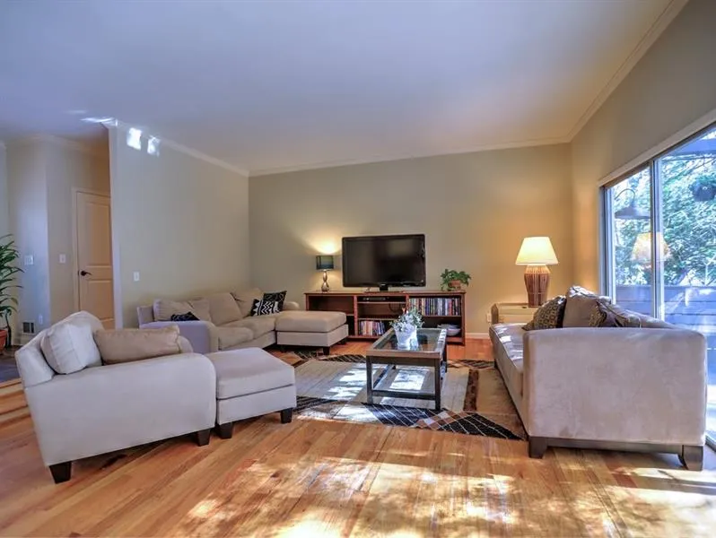210 N Mill Court, Sandy Springs, Georgia 30328, 3 Bedrooms Bedrooms, ,2 BathroomsBathrooms,Residential,Sold,210 N Mill Court,6648237