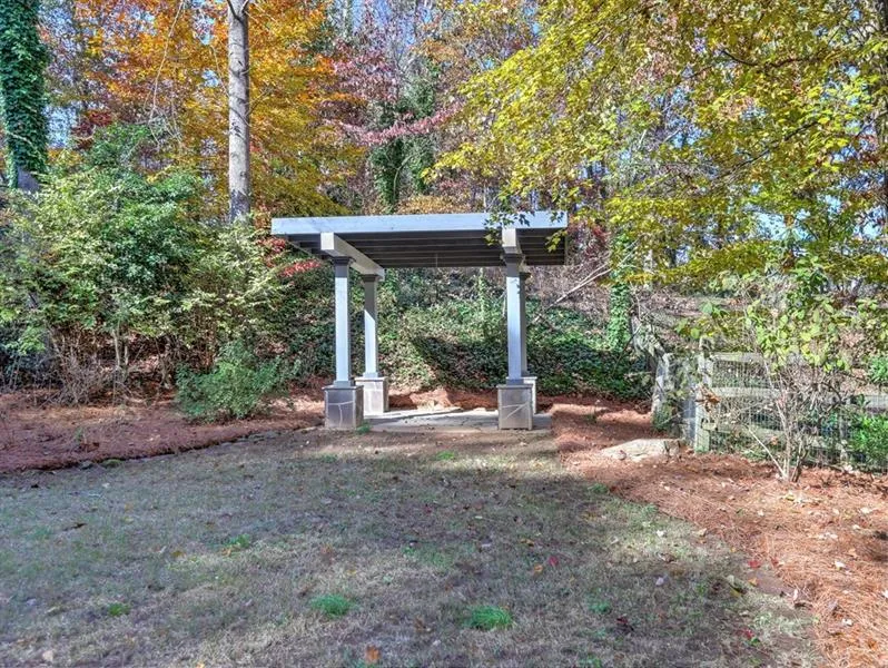 210 N Mill Court, Sandy Springs, Georgia 30328, 3 Bedrooms Bedrooms, ,2 BathroomsBathrooms,Residential,Sold,210 N Mill Court,6648237