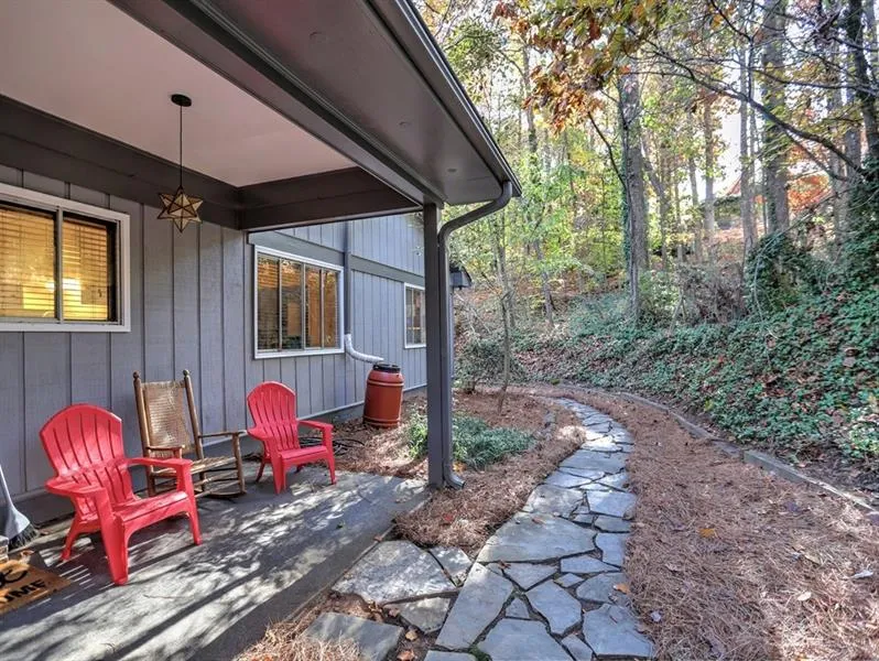 210 N Mill Court, Sandy Springs, Georgia 30328, 3 Bedrooms Bedrooms, ,2 BathroomsBathrooms,Residential,Sold,210 N Mill Court,6648237