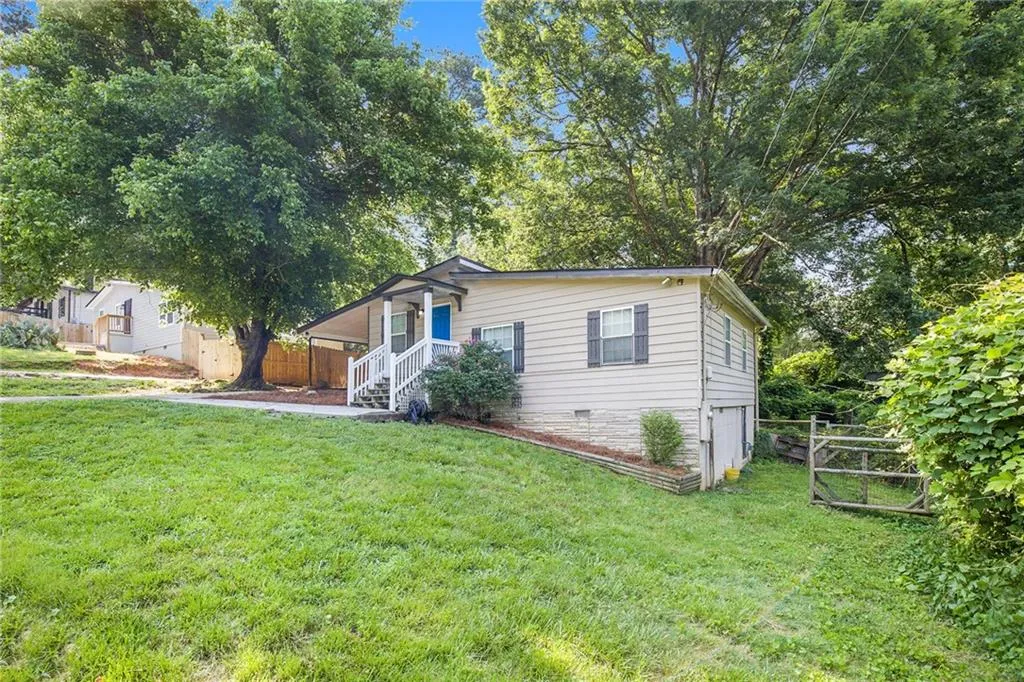 1636 Mary George Avenue Nw, Atlanta, Georgia 30318, 3 Bedrooms Bedrooms, ,1 BathroomBathrooms,Residential,Sold,1636 Mary George Avenue Nw,7591851