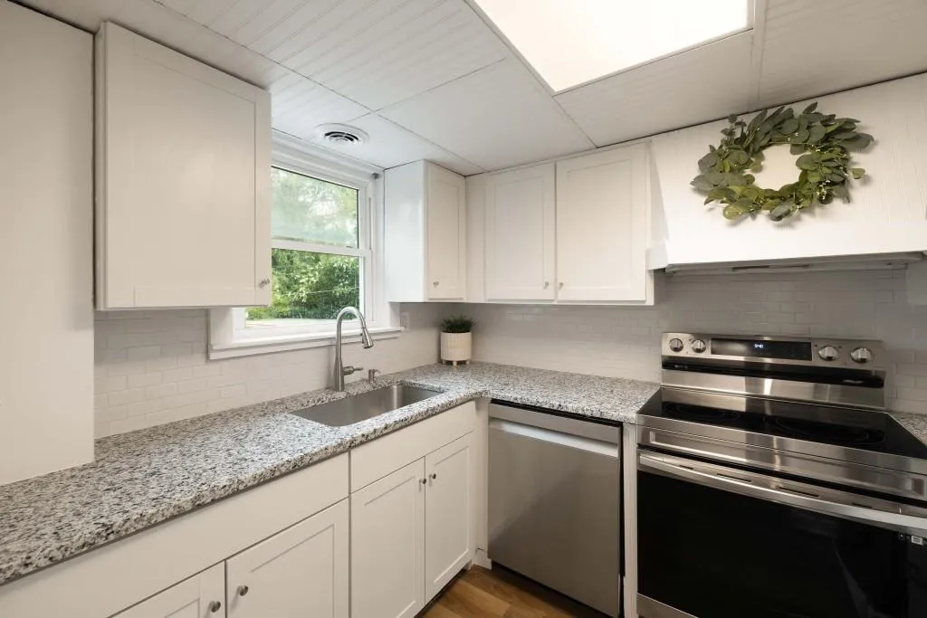 4060 Haverhill Drive Unit D, Atlanta, Georgia 30342, 2 Bedrooms Bedrooms, 0 ,1 BathroomBathrooms,Residential,For Sale,4060 Haverhill Drive Unit D,7774890