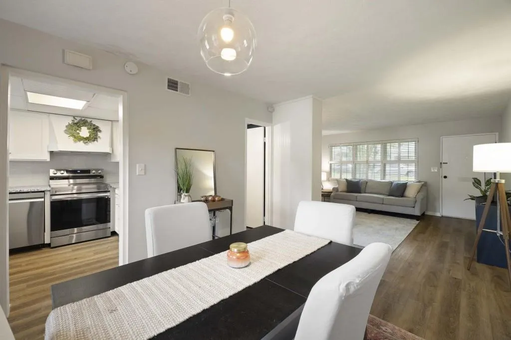 4060 Haverhill Drive Unit D, Atlanta, Georgia 30342, 2 Bedrooms Bedrooms, 0 ,1 BathroomBathrooms,Residential,For Sale,4060 Haverhill Drive Unit D,7774890