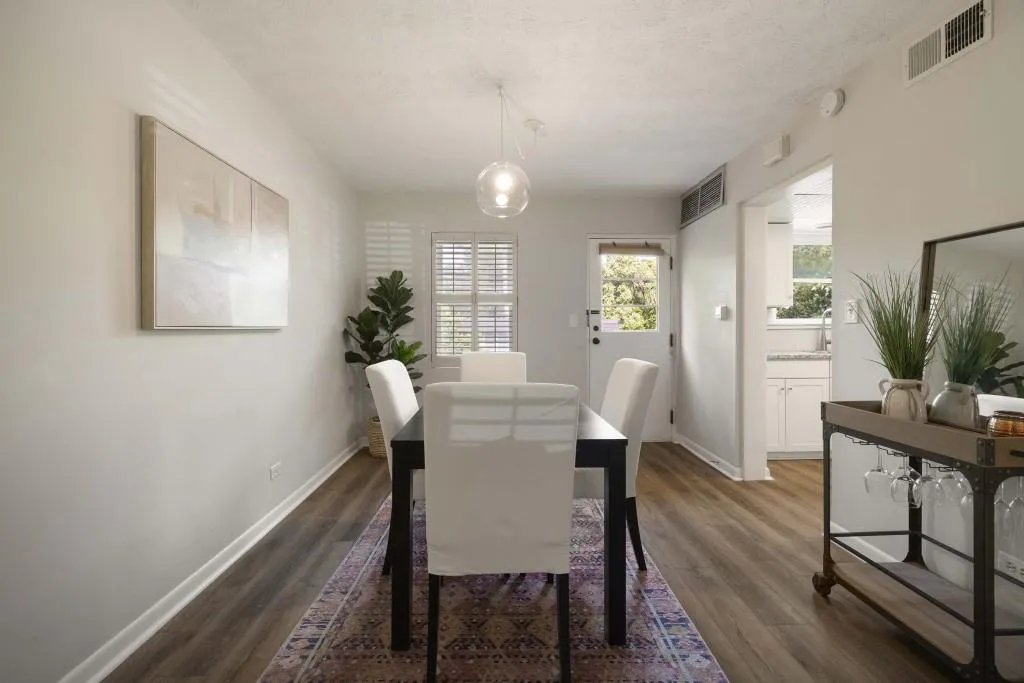 4060 Haverhill Drive Unit D, Atlanta, Georgia 30342, 2 Bedrooms Bedrooms, 0 ,1 BathroomBathrooms,Residential,For Sale,4060 Haverhill Drive Unit D,7774890
