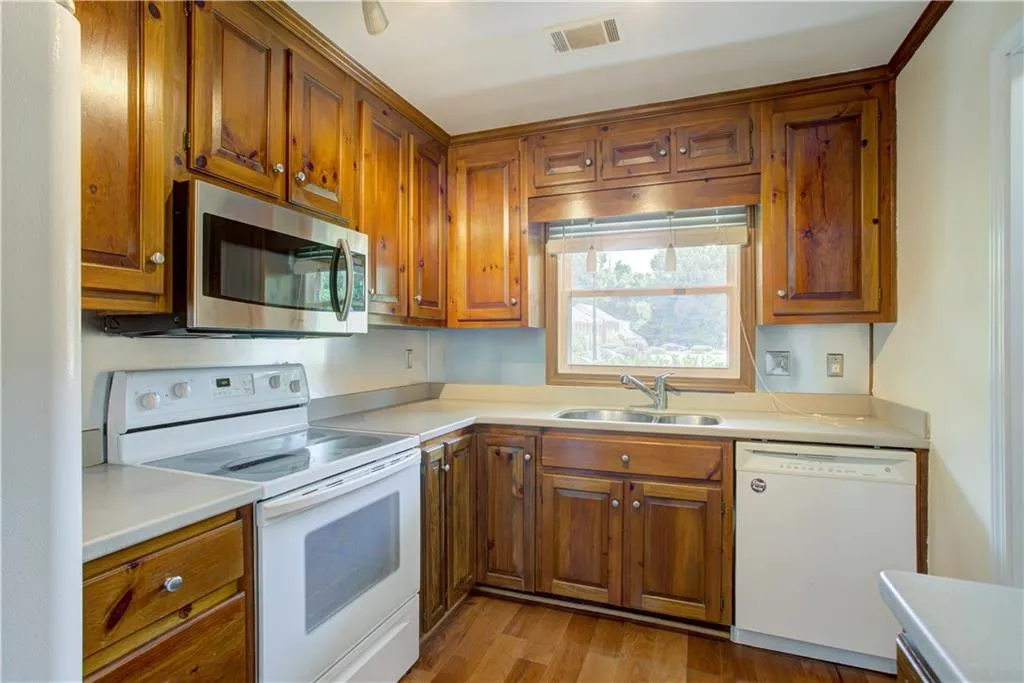 355 Towergate Place, Sandy Springs, Georgia 30350, 3 Bedrooms Bedrooms, ,3 BathroomsBathrooms,Residential,Sold,355 Towergate Place,6915290