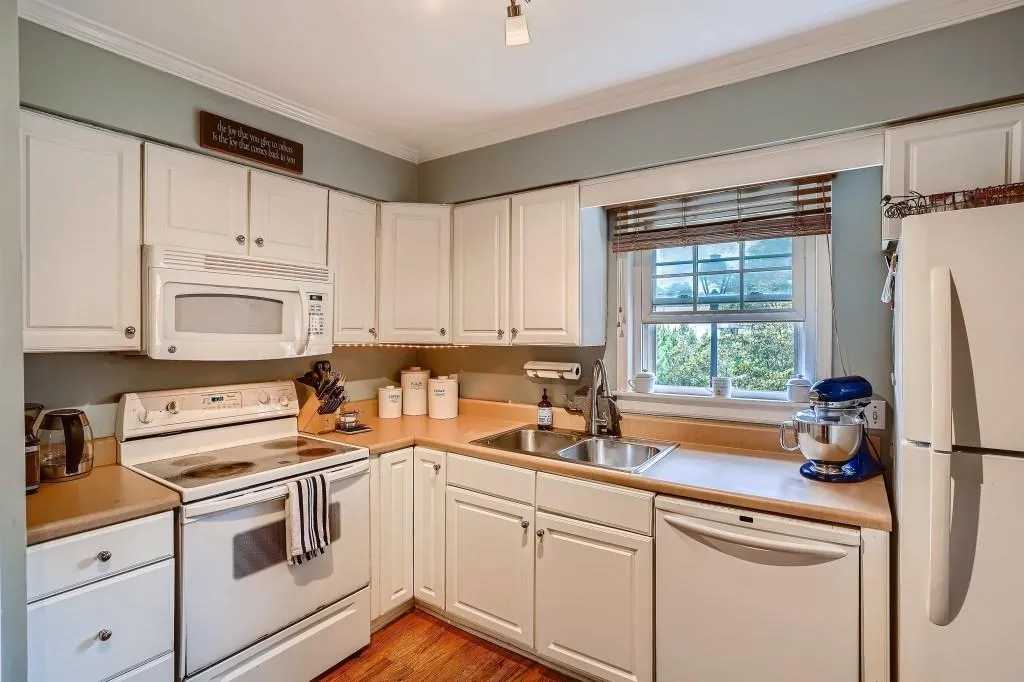 6520 Roswell Road Unit 15, Sandy Springs, Georgia 30328, 3 Bedrooms Bedrooms, ,2 BathroomsBathrooms,Residential,Sold,6520 Roswell Road Unit 15,6945402