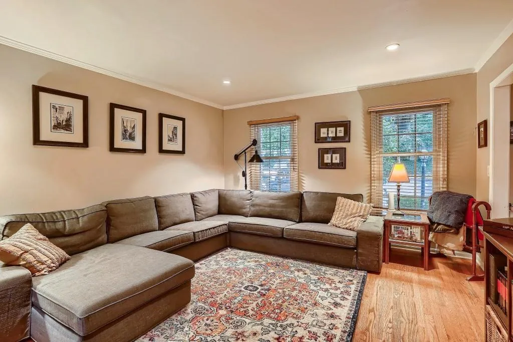 6520 Roswell Road Unit 15, Sandy Springs, Georgia 30328, 3 Bedrooms Bedrooms, ,2 BathroomsBathrooms,Residential,Sold,6520 Roswell Road Unit 15,6945402