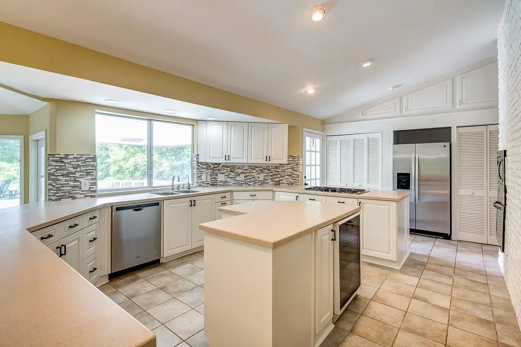 9673 Roberts Drive, Sandy Springs, Georgia 30350, 4 Bedrooms Bedrooms, ,3 BathroomsBathrooms,Residential,Sold,9673 Roberts Drive,5694472