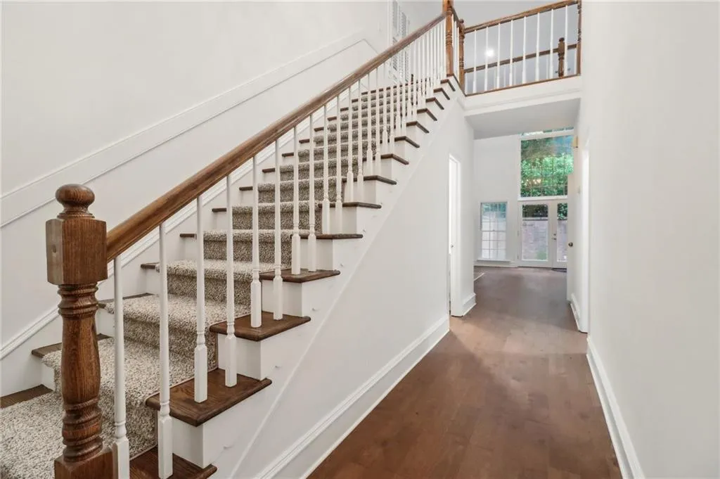 1048 Huntcliff Trace, Sandy Springs, Georgia 30350, 4 Bedrooms Bedrooms, ,2 BathroomsBathrooms,Residential,Sold,1048 Huntcliff Trace,7366285
