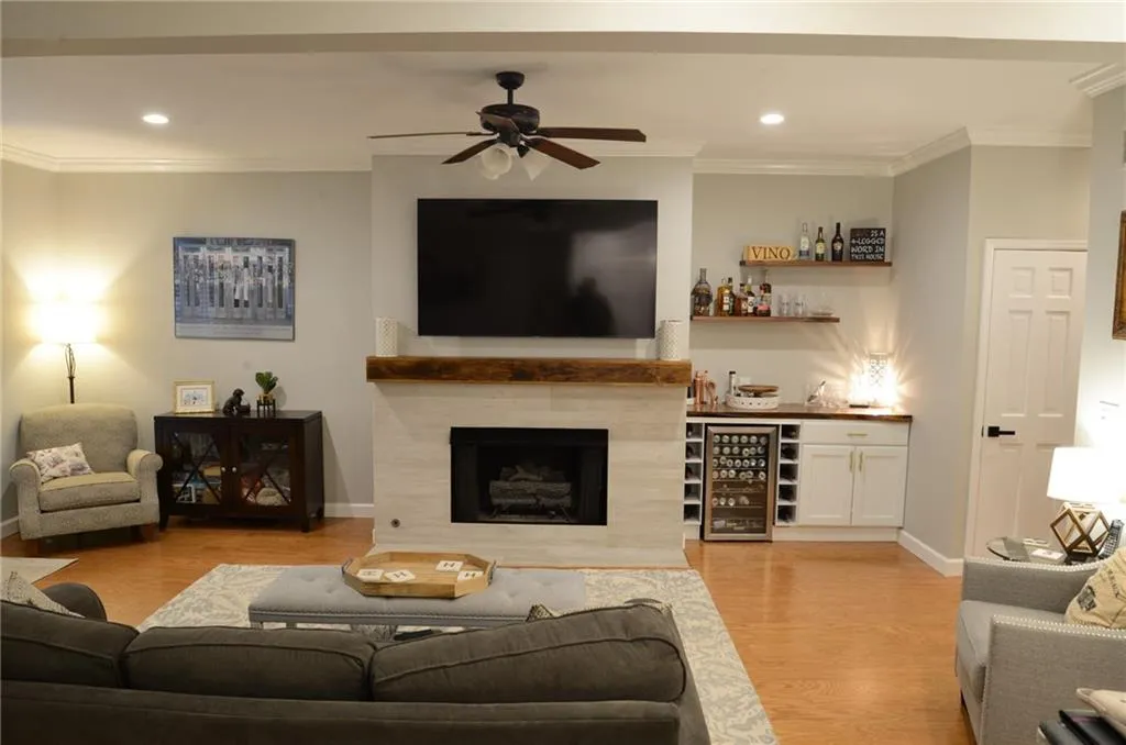 18 Willow Glen Ne Unit 18, Atlanta, Georgia 30342, 4 Bedrooms Bedrooms, ,3 BathroomsBathrooms,Residential,Sold,18 Willow Glen Ne Unit 18,6847969