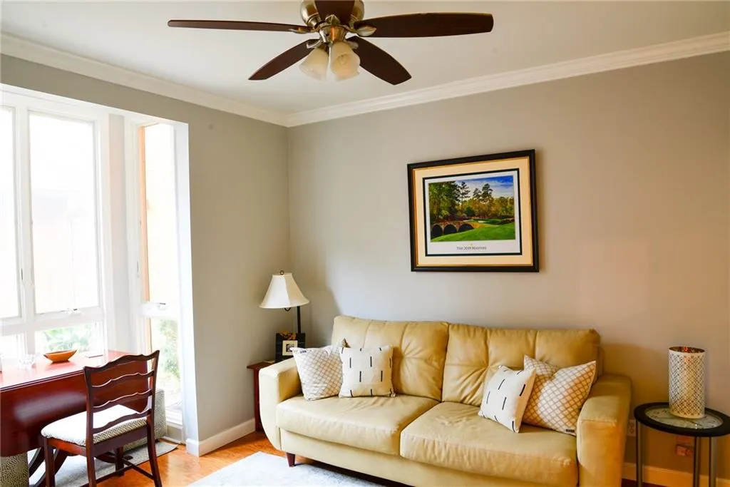 18 Willow Glen Ne Unit 18, Atlanta, Georgia 30342, 4 Bedrooms Bedrooms, ,3 BathroomsBathrooms,Residential,Sold,18 Willow Glen Ne Unit 18,6847969