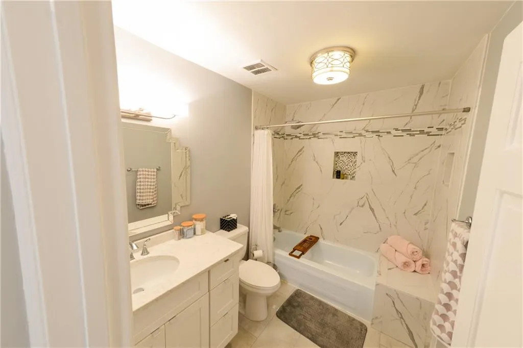 18 Willow Glen Ne Unit 18, Atlanta, Georgia 30342, 4 Bedrooms Bedrooms, ,3 BathroomsBathrooms,Residential,Sold,18 Willow Glen Ne Unit 18,6847969