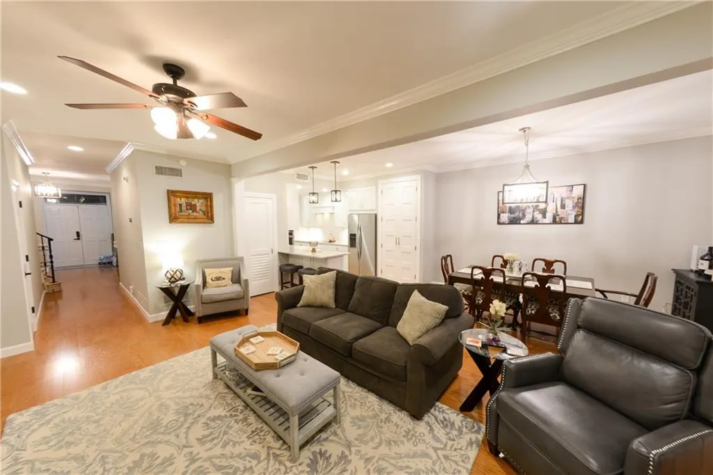 18 Willow Glen Ne Unit 18, Atlanta, Georgia 30342, 4 Bedrooms Bedrooms, ,3 BathroomsBathrooms,Residential,Sold,18 Willow Glen Ne Unit 18,6847969