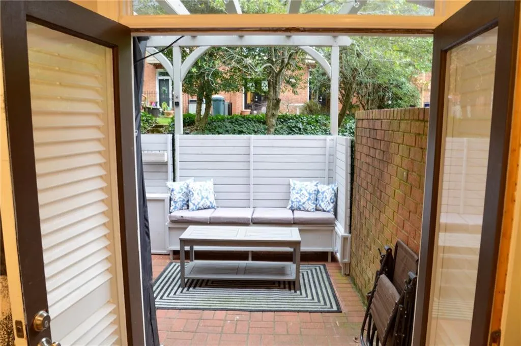 18 Willow Glen Ne Unit 18, Atlanta, Georgia 30342, 4 Bedrooms Bedrooms, ,3 BathroomsBathrooms,Residential,Sold,18 Willow Glen Ne Unit 18,6847969