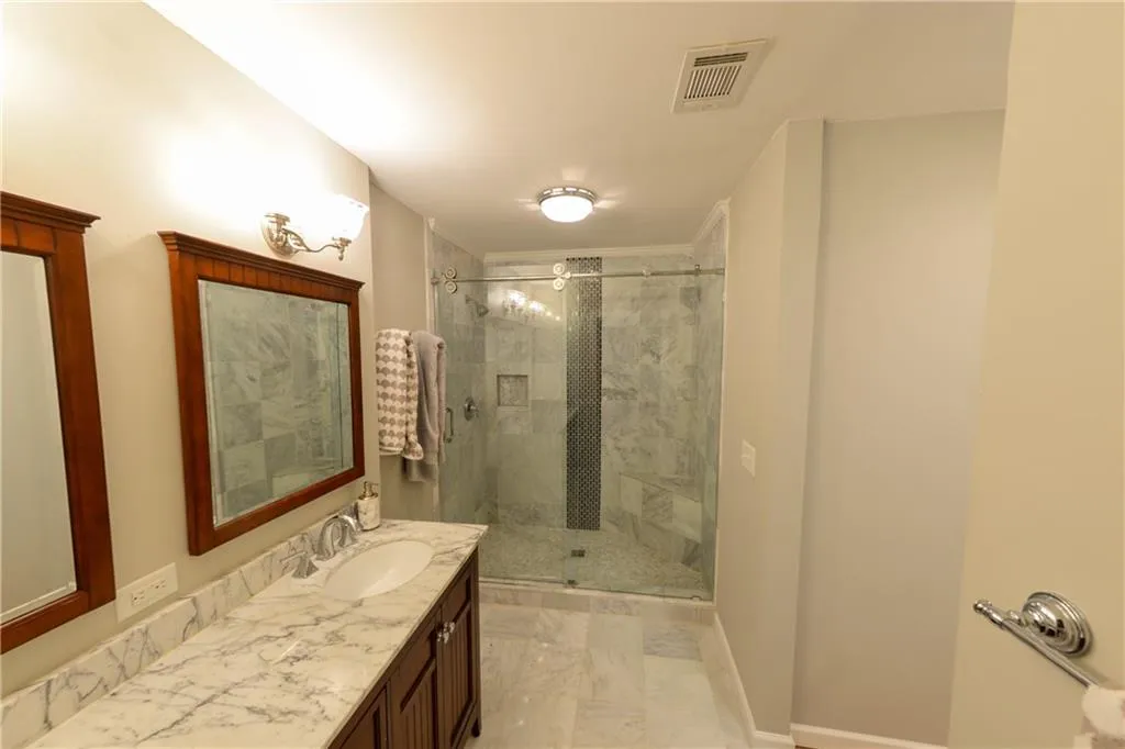 18 Willow Glen Ne Unit 18, Atlanta, Georgia 30342, 4 Bedrooms Bedrooms, ,3 BathroomsBathrooms,Residential,Sold,18 Willow Glen Ne Unit 18,6847969