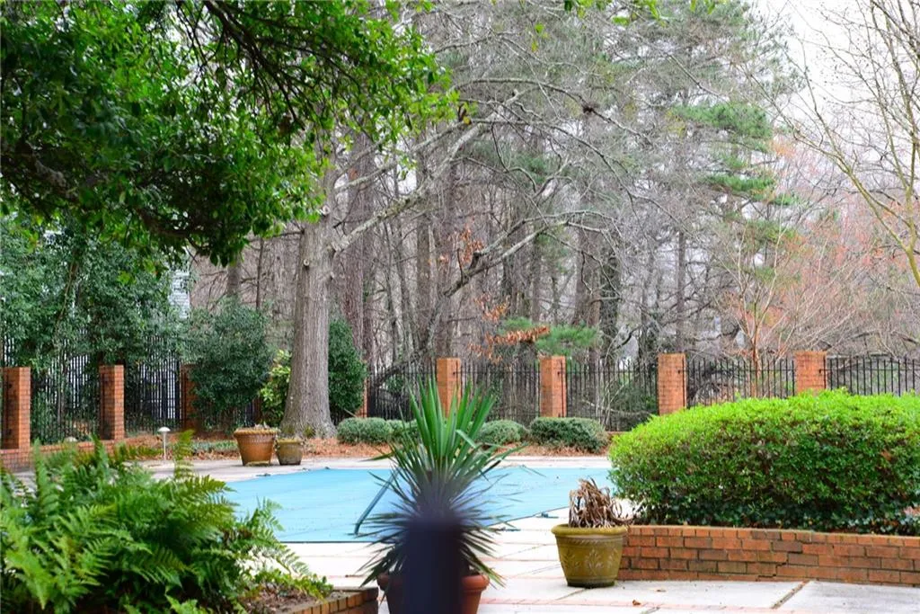 18 Willow Glen Ne Unit 18, Atlanta, Georgia 30342, 4 Bedrooms Bedrooms, ,3 BathroomsBathrooms,Residential,Sold,18 Willow Glen Ne Unit 18,6847969