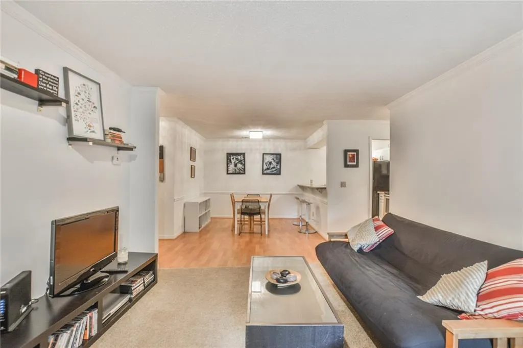 310 Barrington Hills Drive Unit 310, Sandy Springs, Georgia 30350, 2 Bedrooms Bedrooms, ,2 BathroomsBathrooms,Residential,Sold,310 Barrington Hills Drive Unit 310,6559006