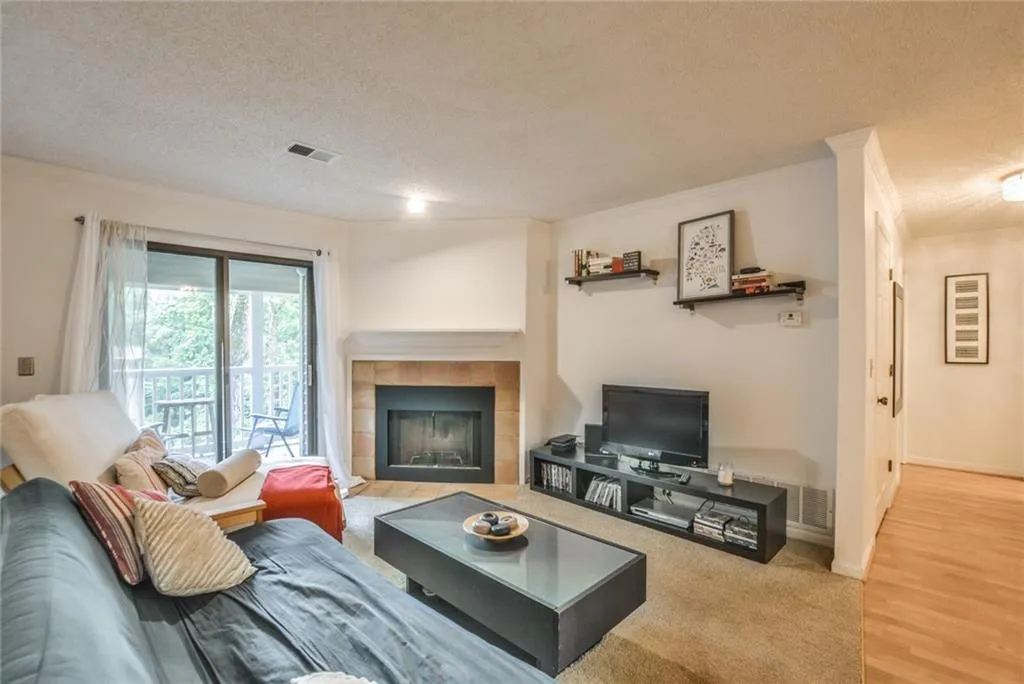 310 Barrington Hills Drive Unit 310, Sandy Springs, Georgia 30350, 2 Bedrooms Bedrooms, ,2 BathroomsBathrooms,Residential,Sold,310 Barrington Hills Drive Unit 310,6559006