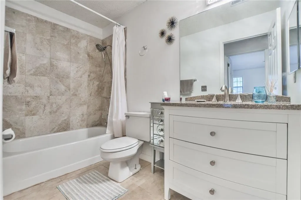 310 Barrington Hills Drive Unit 310, Sandy Springs, Georgia 30350, 2 Bedrooms Bedrooms, ,2 BathroomsBathrooms,Residential,Sold,310 Barrington Hills Drive Unit 310,6559006