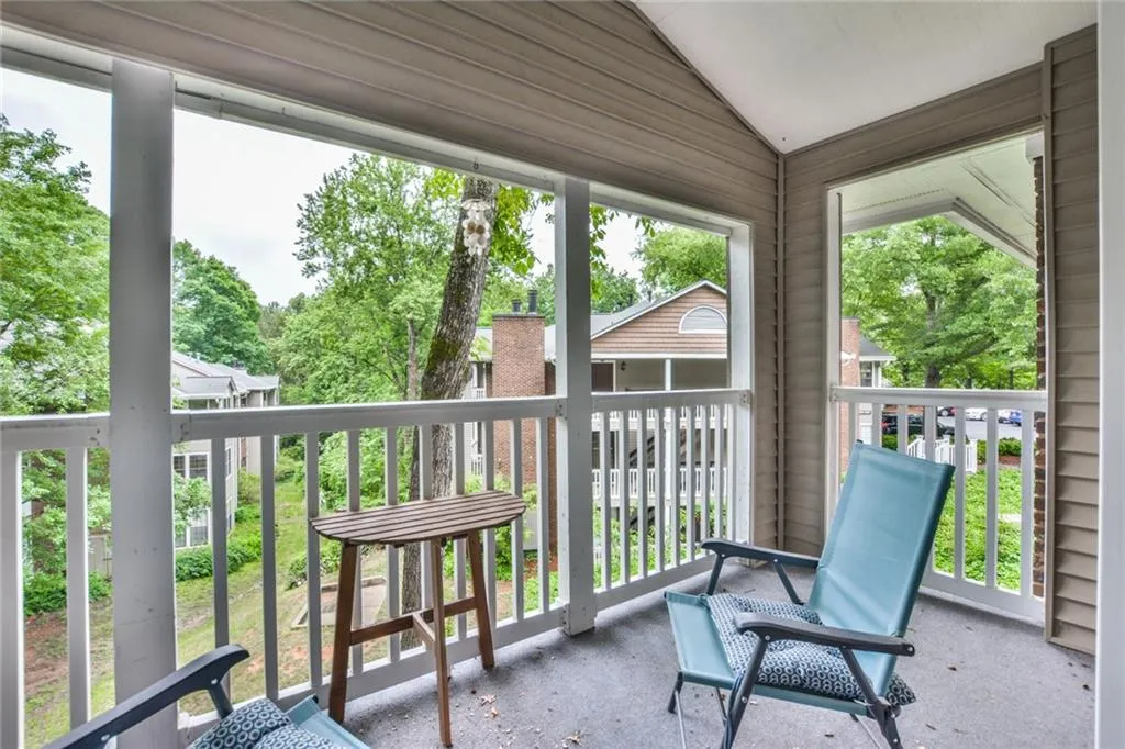 310 Barrington Hills Drive Unit 310, Sandy Springs, Georgia 30350, 2 Bedrooms Bedrooms, ,2 BathroomsBathrooms,Residential,Sold,310 Barrington Hills Drive Unit 310,6559006